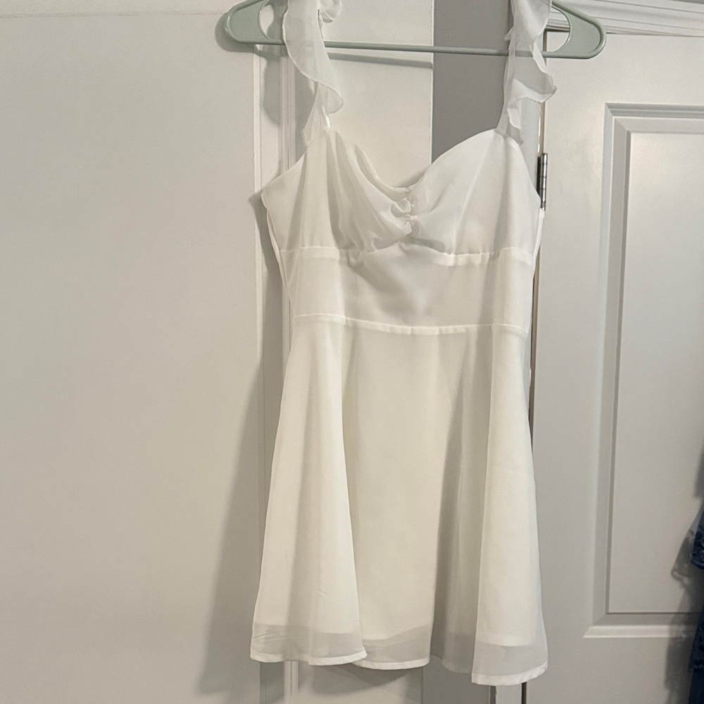 Elegant White Sleeveless Dress